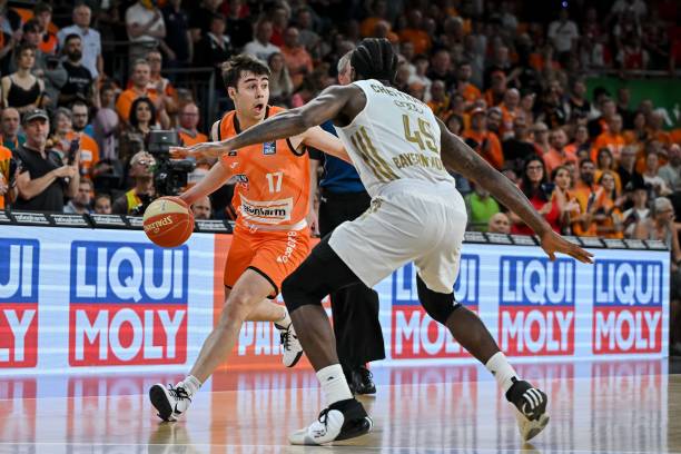 精彩破门险 精彩破门险